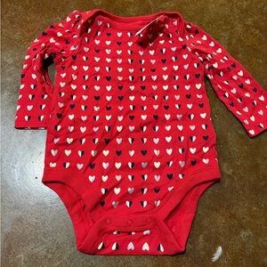 Baby Gap Heart Print Long Sleeve Bodysuit 6–12 Months NWT; Valentines Day